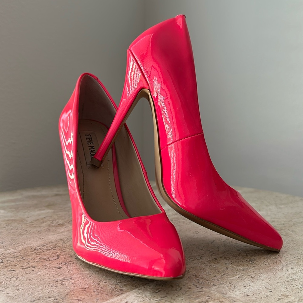 Steve Madden Pink Patten Leather Pumps